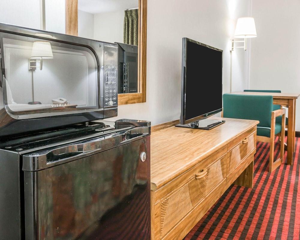 Rodeway Inn Coopersville Ngoại thất bức ảnh