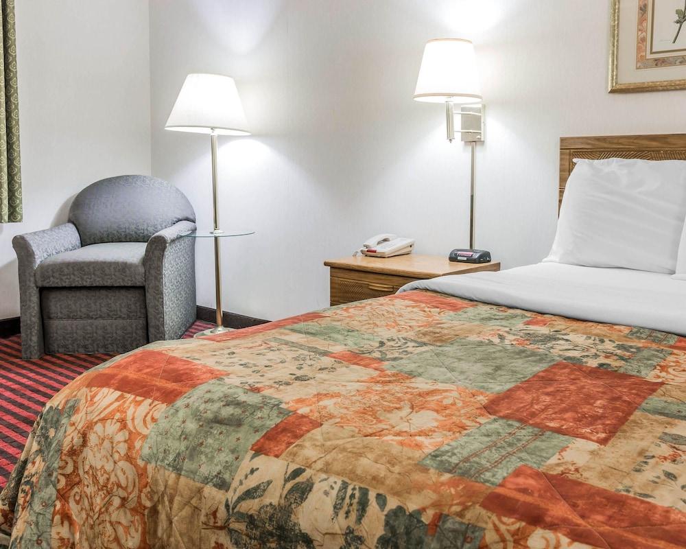Rodeway Inn Coopersville Ngoại thất bức ảnh