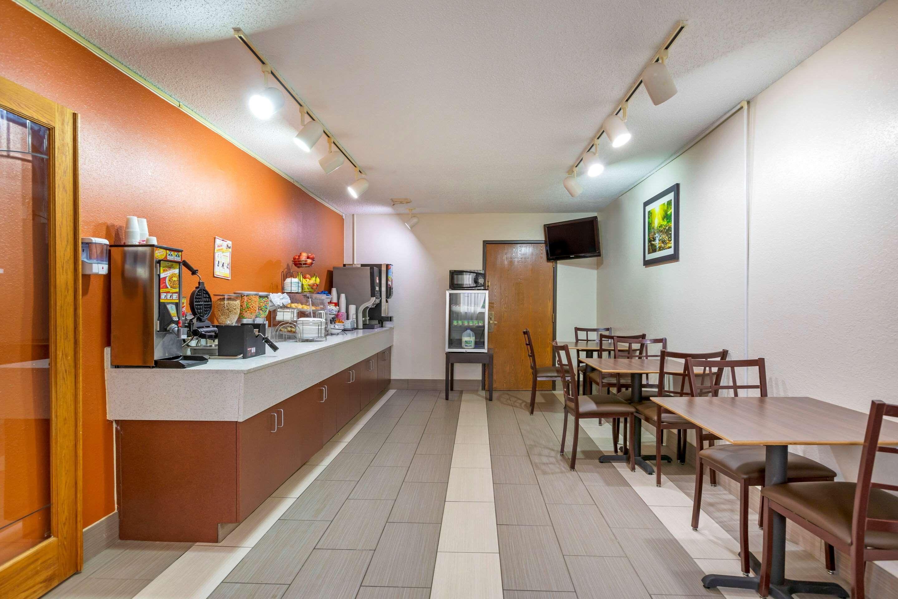 Rodeway Inn Coopersville Ngoại thất bức ảnh