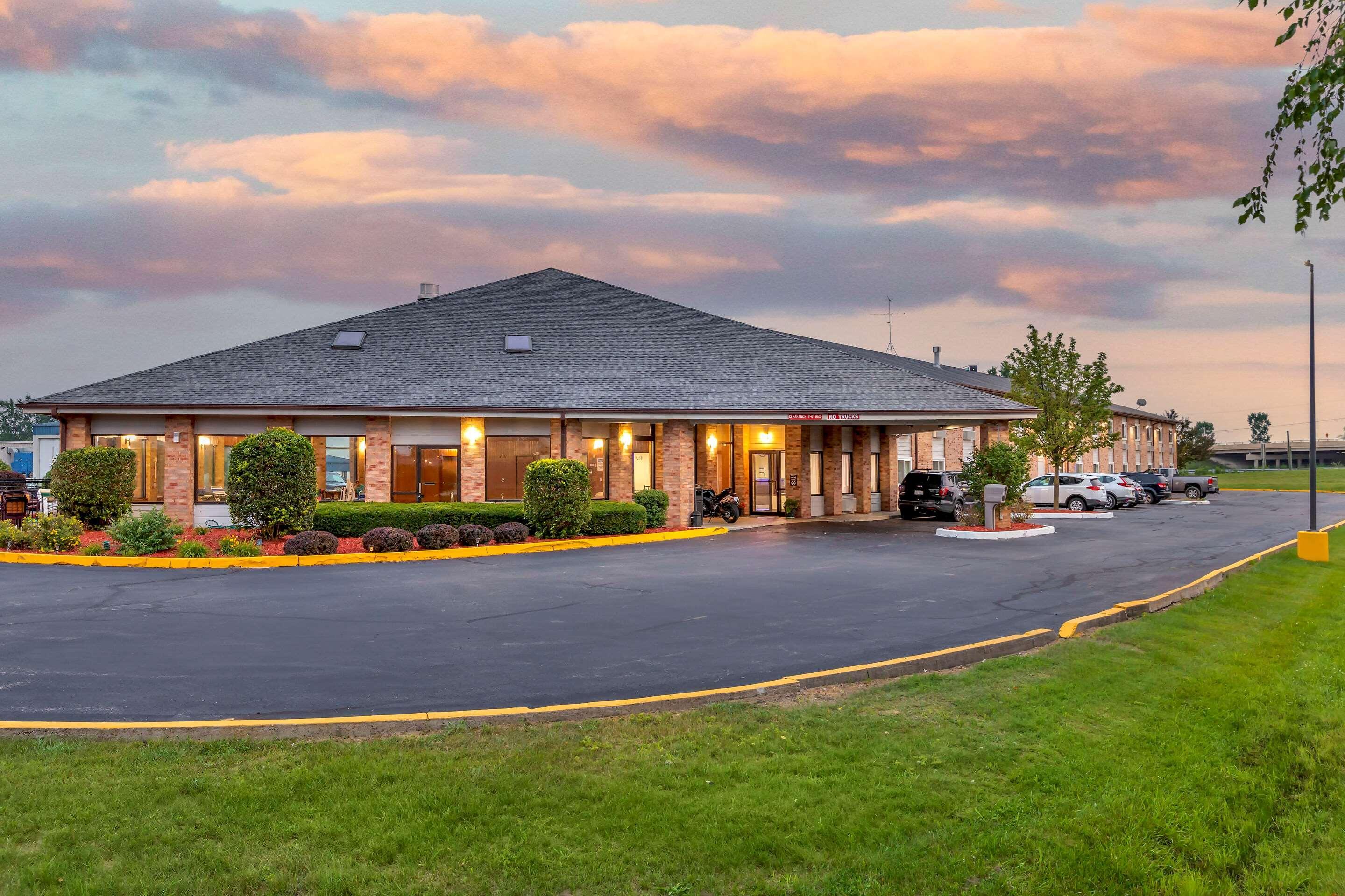 Rodeway Inn Coopersville Ngoại thất bức ảnh