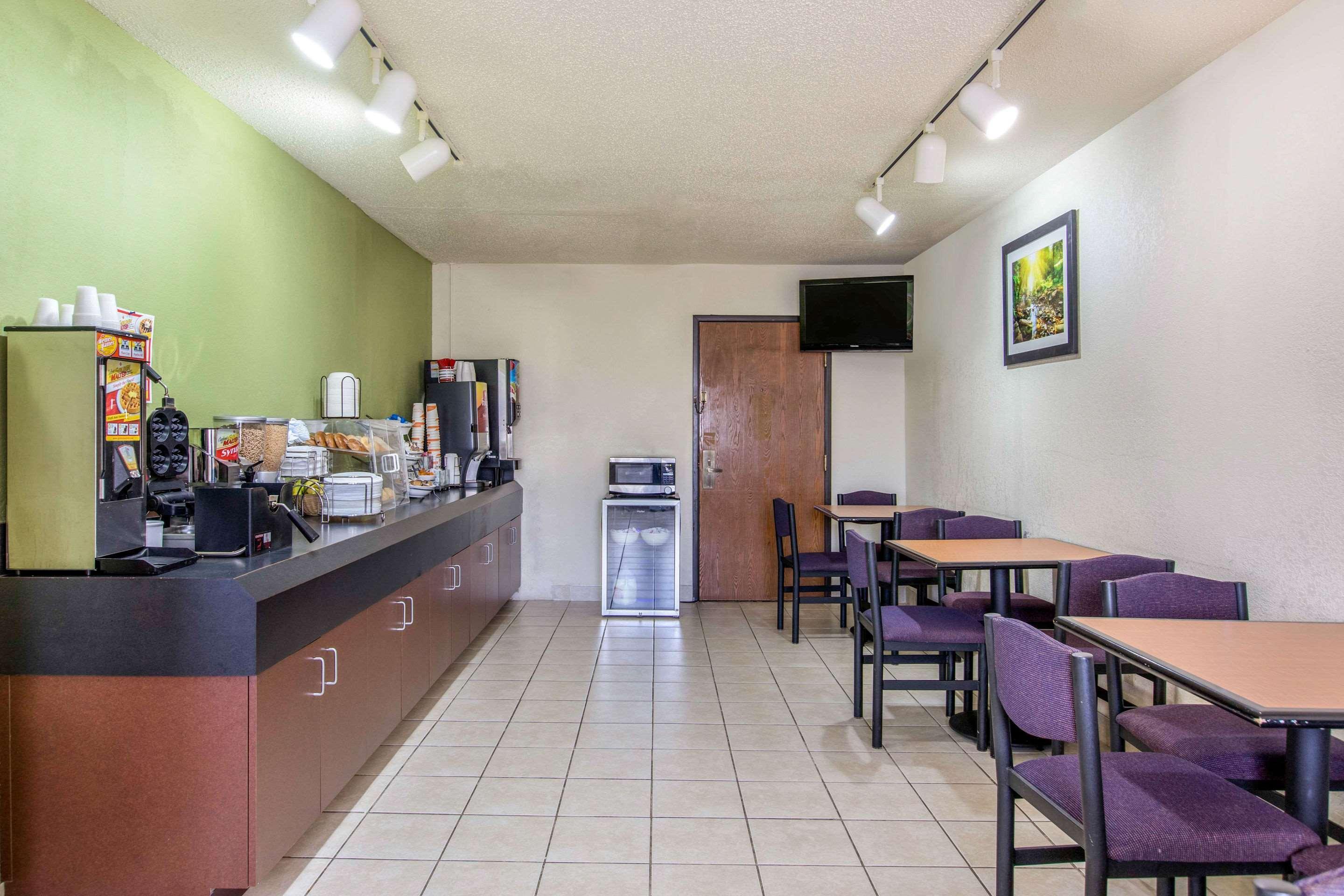 Rodeway Inn Coopersville Ngoại thất bức ảnh