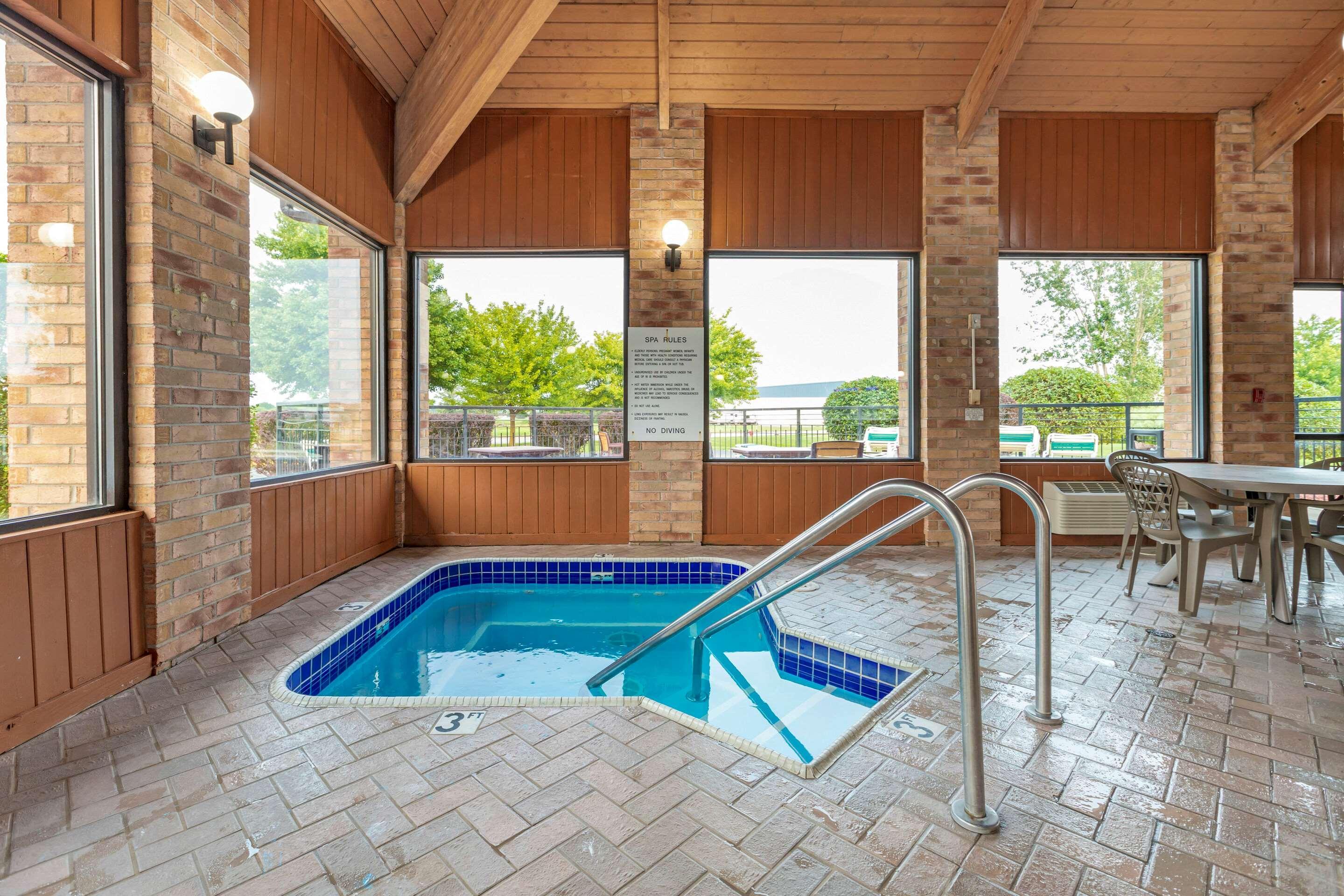 Rodeway Inn Coopersville Ngoại thất bức ảnh