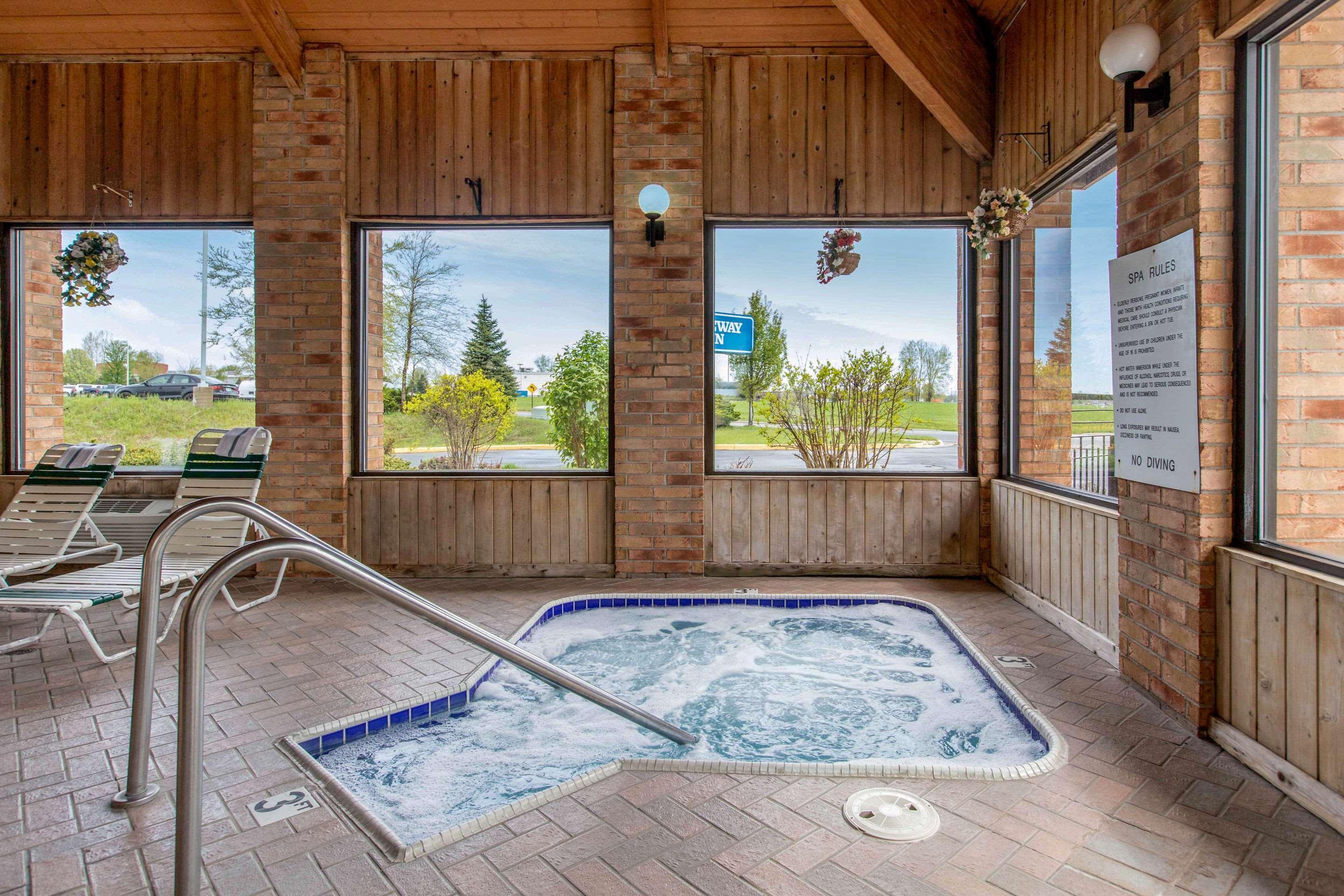 Rodeway Inn Coopersville Ngoại thất bức ảnh