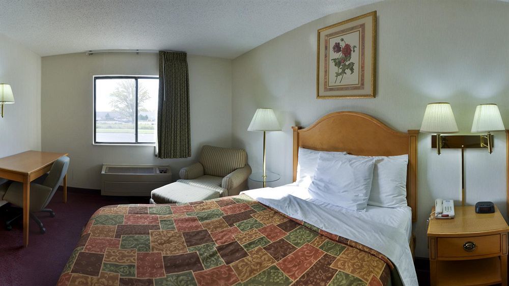 Rodeway Inn Coopersville Ngoại thất bức ảnh